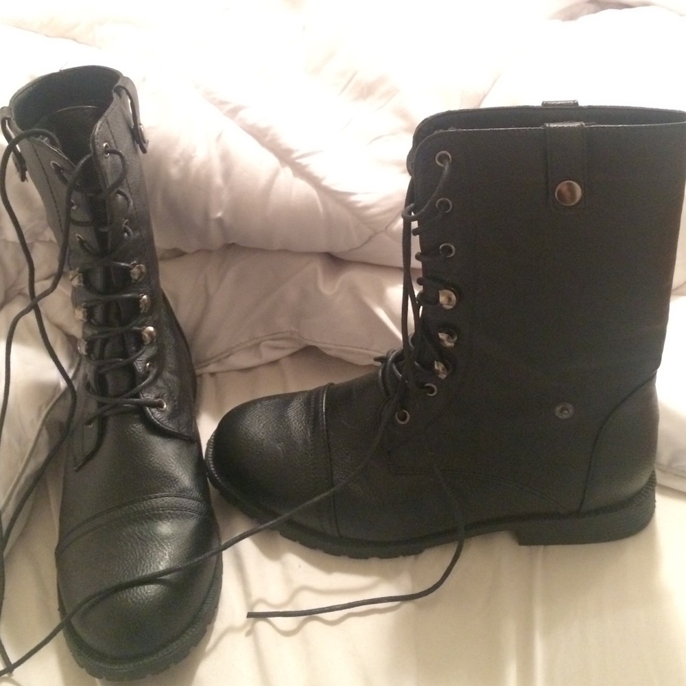 Combat boots